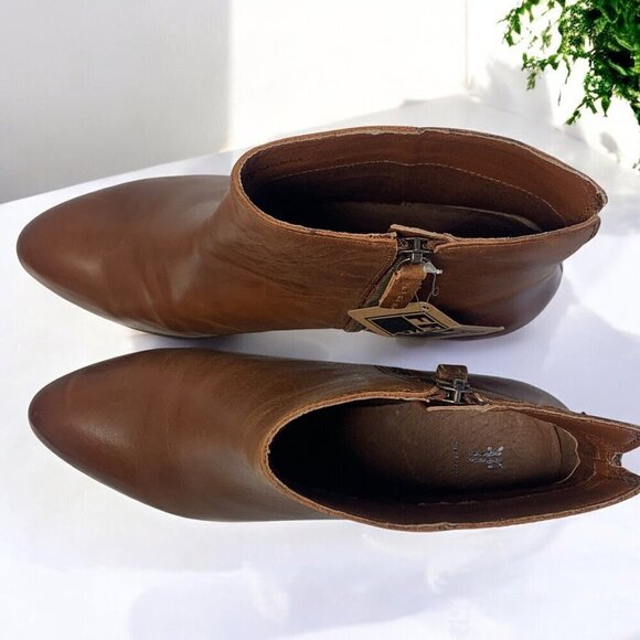 FRYE Megan Ankle Booties Cognac Leather 9M With Stacked Heel & Side Zip Closure - Picture 13 of 13